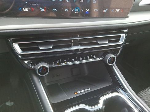 New 2025 Chevrolet Traverse LT w/ Driver Confidence Package image 42