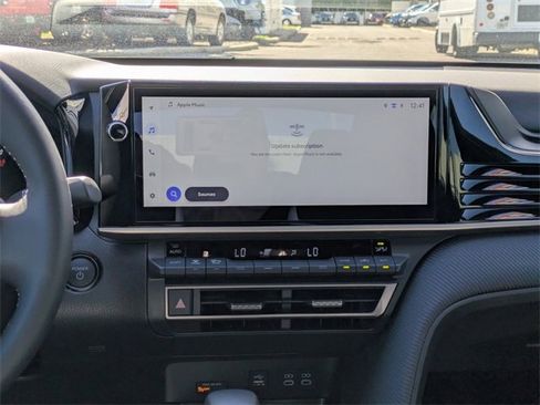 Used 2025 Toyota Camry SE image 15