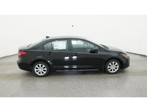 Used 2025 Toyota Corolla LE FWD image 13