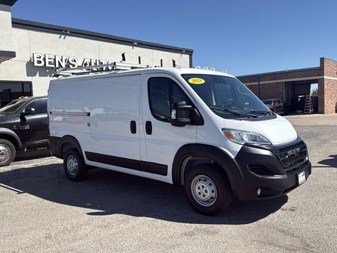 Used 2023 RAM ProMaster 2500 w/ Driver Convenience Group FWD image 4