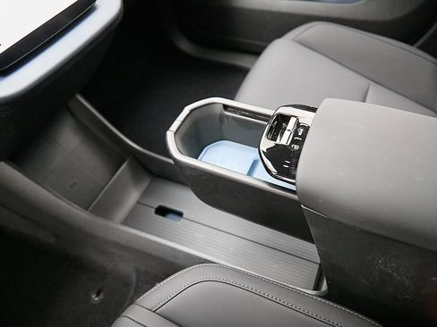 Certified 2025 Volvo EX30 Ultra w/ Climate Package image 17