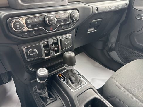 Used 2022 Jeep Wrangler Unlimited Sport AWD/4WD image 24