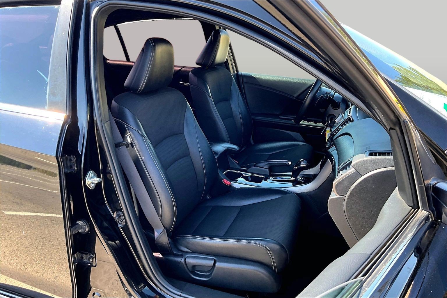 Used 2017 Honda Accord Sport image 7