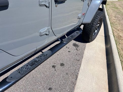 Certified 2021 Jeep Gladiator Mojave image 17