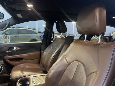 Used 2020 Chrysler Pacifica Limited w/ Tire & Wheel Group image 6