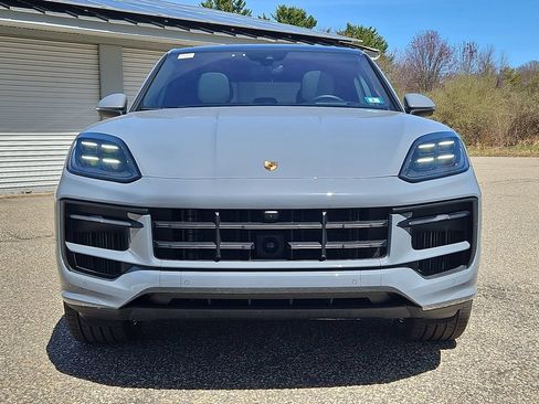 Certified 2025 Porsche Cayenne Coupe AWD/4WD image 10
