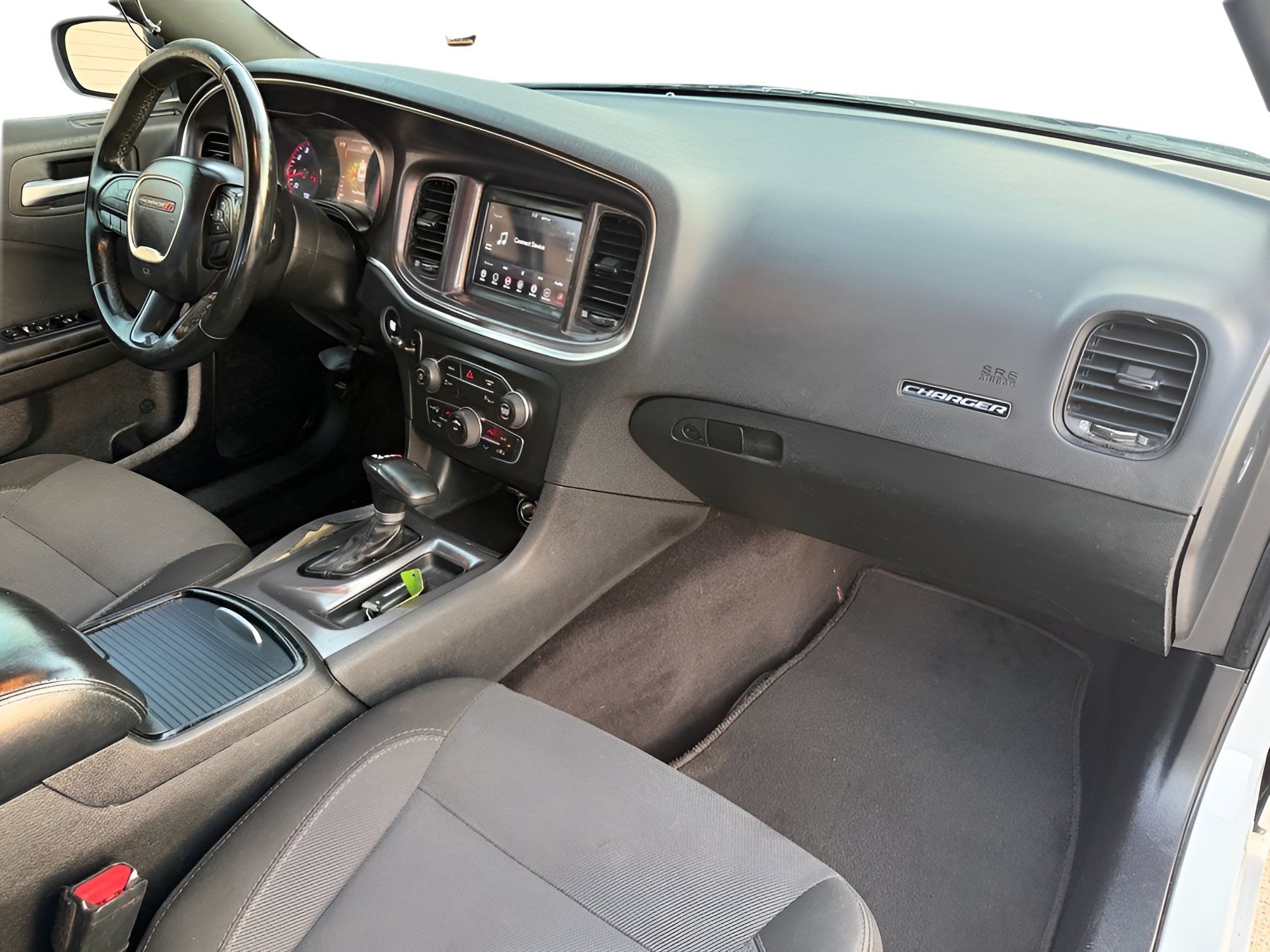 Used 2018 Dodge Charger SXT w/ Blacktop Package RWD image 3