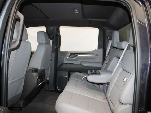 Used 2023 GMC Sierra 1500 SLT w/ SLT Convenience Package AWD/4WD image 8