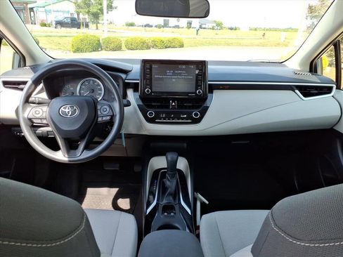 Used 2022 Toyota Corolla LE image 9