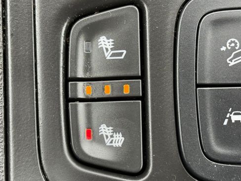 Used 2022 GMC Terrain SLE w/ Driver Convenience Package AWD/4WD image 18