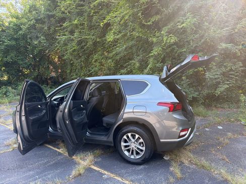 Used 2019 Hyundai Santa Fe SE FWD image 32