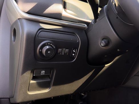 Used 2023 Jeep Wagoneer 4WD w/ Premium Group I image 17