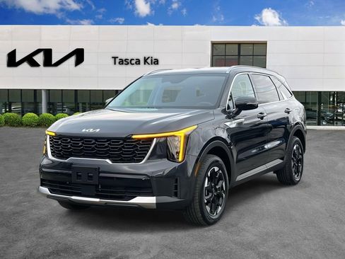 Used 2025 Kia Sorento S image 3