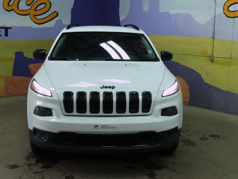 Used 2017 Jeep Cherokee Altitude image 3
