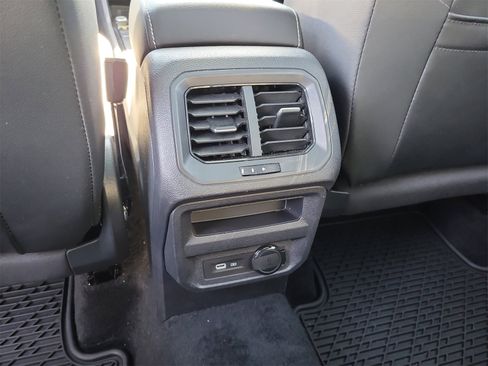 Used 2023 Volkswagen Tiguan SE R-Line image 15