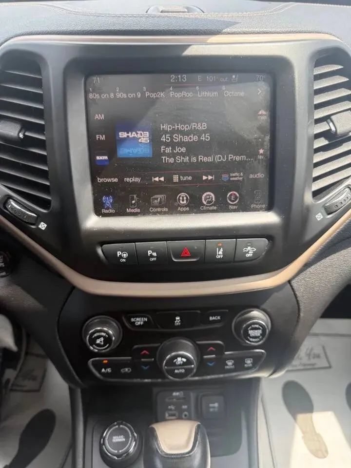 Used 2014 Jeep Cherokee Limited w/ Technology Group AWD/4WD image 16