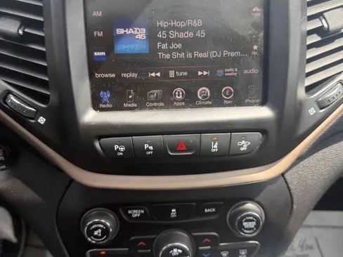 Used 2014 Jeep Cherokee Limited w/ Technology Group AWD/4WD image 16