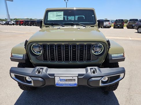New 2026 Jeep Gladiator Sport AWD/4WD image 12