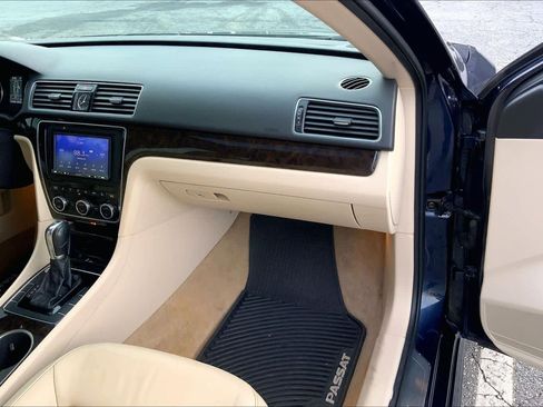 Used 2014 Volkswagen Passat TDI SEL Premium image 19