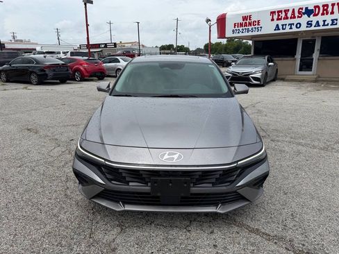 Used 2024 Hyundai Elantra Limited FWD image 2