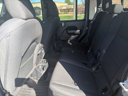 Used 2021 Jeep Gladiator Sport image 14