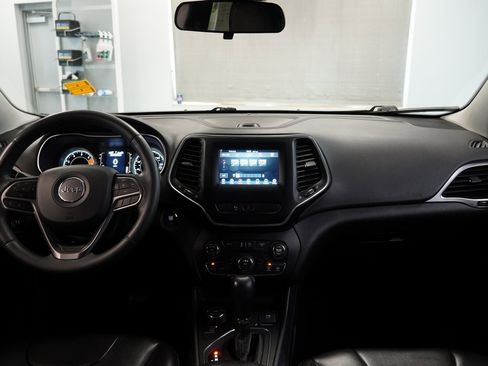 Used 2020 Jeep Cherokee Latitude Plus image 9