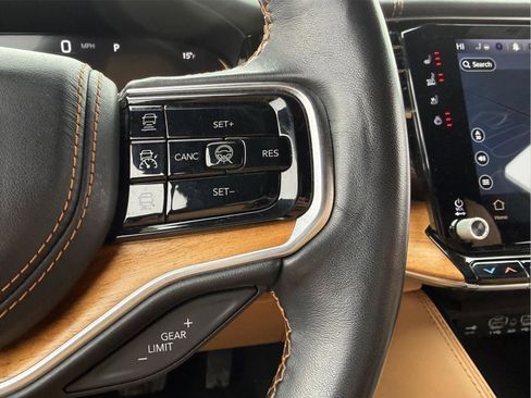 Used 2022 Jeep Grand Wagoneer Series III w/ Rear Seat Video Group 1 image 15