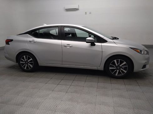 Used 2021 Nissan Versa SV FWD image 11