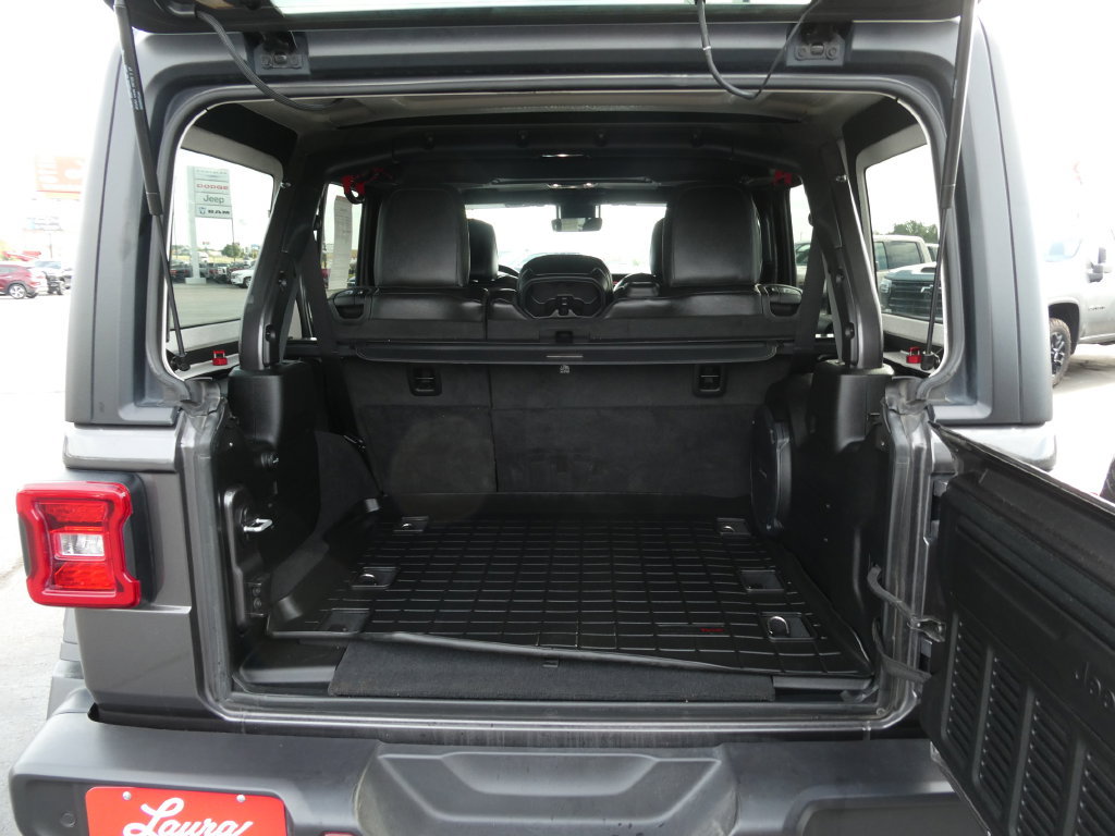 Used 2022 Jeep Wrangler Unlimited Rubicon w/ LED Lighting Group AWD/4WD image 17