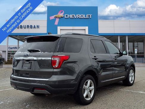 Used 2019 Ford Explorer XLT image 4