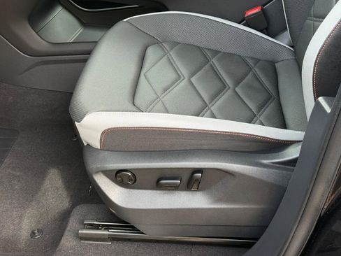 Certified 2025 Volkswagen Atlas Peak Edition SE image 23