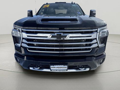 Used 2024 Chevrolet Silverado 3500 High Country w/ High Country Premium Package image 2