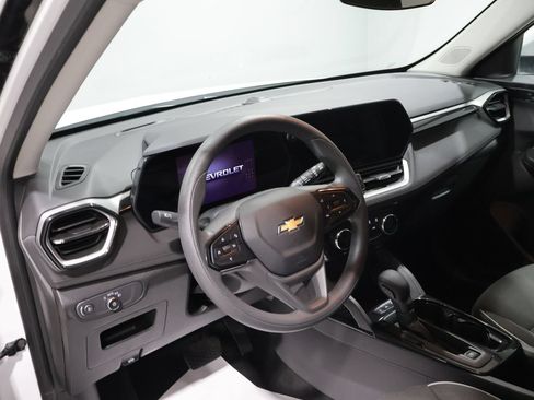 Used 2025 Chevrolet TrailBlazer LT AWD/4WD image 15