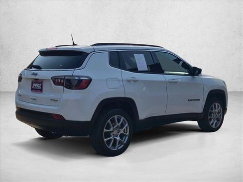 Used 2024 Jeep Compass Latitude w/ Sun and Sound Group AWD/4WD image 5
