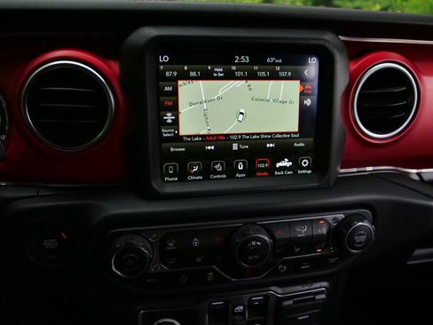 Used 2021 Jeep Gladiator Rubicon AWD/4WD image 12