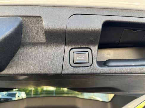 Certified 2023 GMC Acadia SLT w/ Elevation Edition AWD/4WD image 33