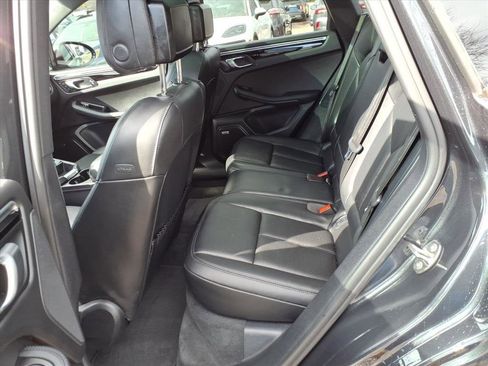 Used 2022 Porsche Macan S image 12