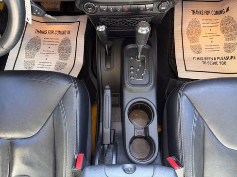 Used 2015 Jeep Wrangler Unlimited Rubicon w/ Connectivity Group image 25