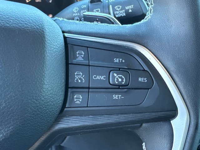 Used 2023 Jeep Grand Cherokee L Altitude AWD/4WD image 27