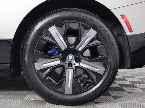 Used 2024 BMW iX xDrive50 w/ Sport Package AWD/4WD image 15