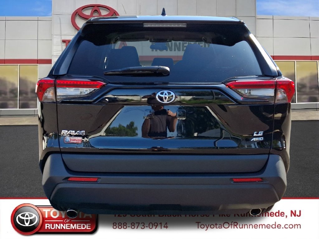 Certified 2025 Toyota RAV4 LE AWD/4WD image 5