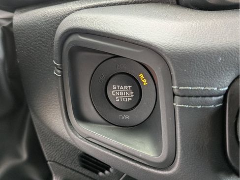 Used 2025 Jeep Wrangler Unlimited Sahara w/ Safety Group AWD/4WD image 16