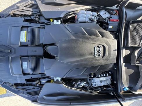 Used 2019 Audi Q8 Prestige image 9