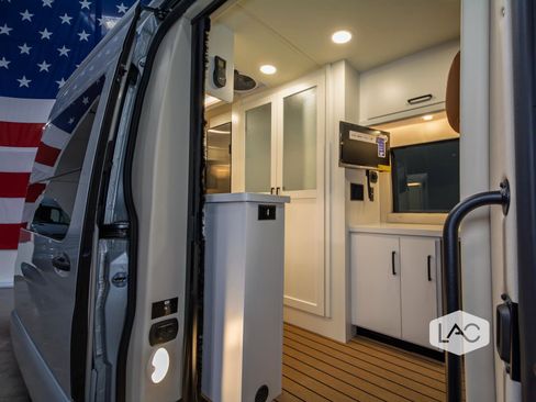 Used 2023 Mercedes-Benz Sprinter 3500 image 32