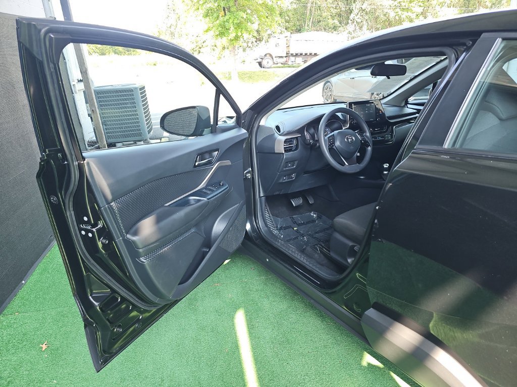 Used 2021 Toyota C-HR LE FWD image 31