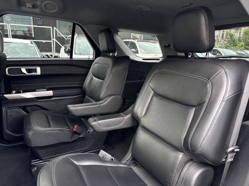 Used 2022 Ford Explorer XLT w/ Equipment Group 202A image 23