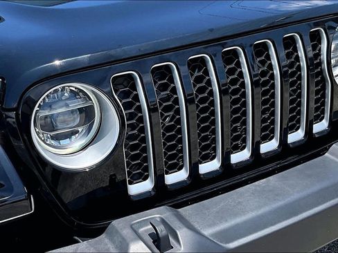 Used 2021 Jeep Wrangler Unlimited Sahara w/ Cold Weather Group AWD/4WD image 37