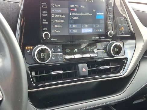 Certified 2021 Toyota Highlander XLE image 19