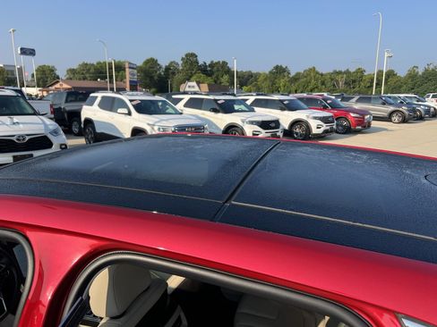 Used 2021 Ford Edge Titanium w/ Equipment Group 301A image 20