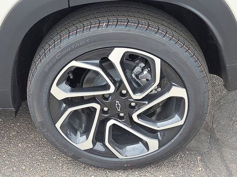 New 2026 Chevrolet Trax RS w/ Sunroof Package FWD image 7